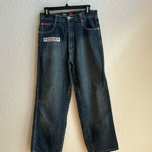 Women’s baggy jeans with wide legs and pockets